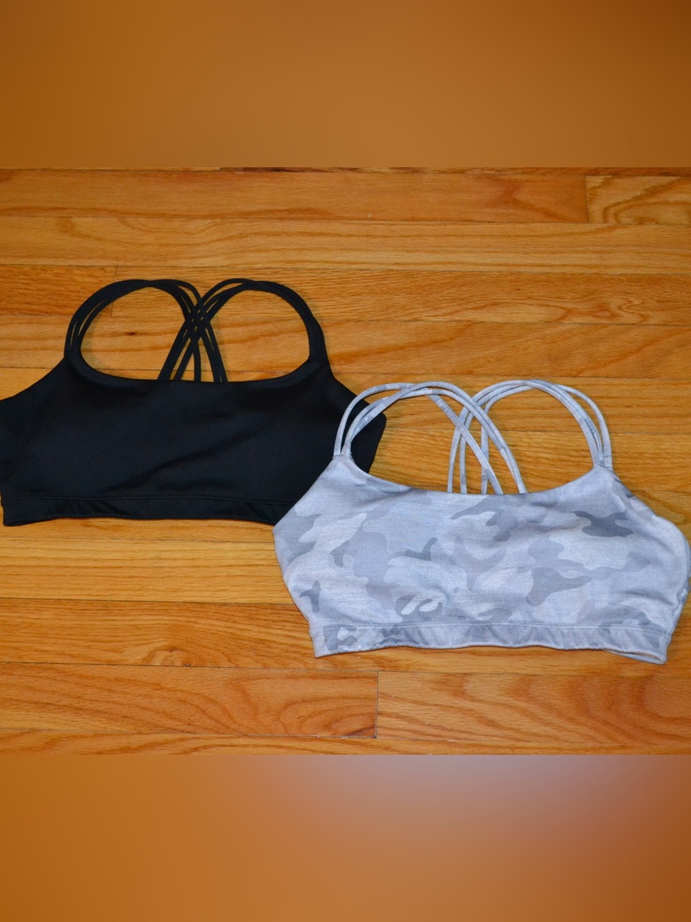 Set of two women’s GAP Fit Eclipse sports bras, size small - Picture 2 of 16